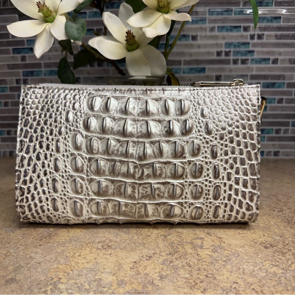 NWT Brahmin Daisy Pristine metallic silver purse - Picture 3 of 7